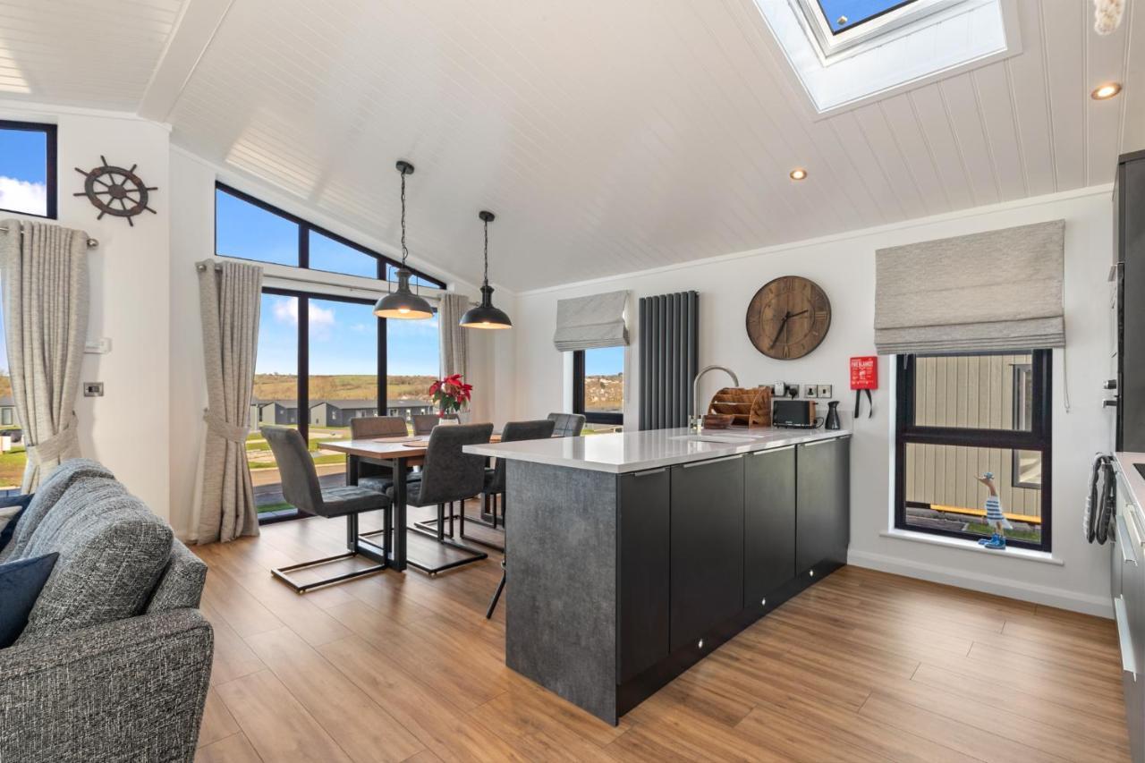 Hiraeth - Luxury Lodge With Hot Tub, Close To Beach Penally Exterior foto